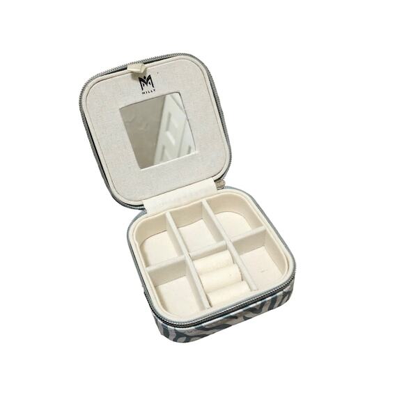 Milly Zebra Print Travel Size Jewelry Case Jewelry Box NEW - Picture 2 of 6